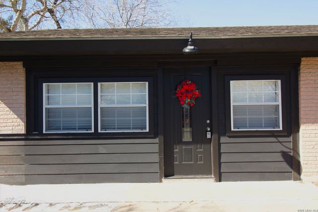 1203 Yosemite, Beeville, TX 78102