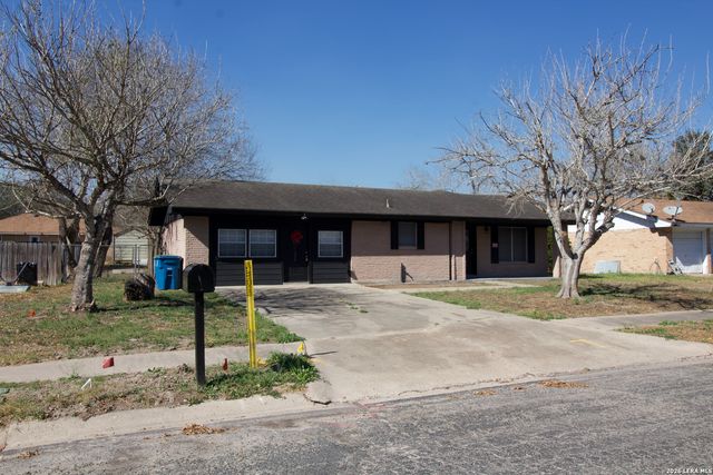 1203 Yosemite, Beeville, TX 78102