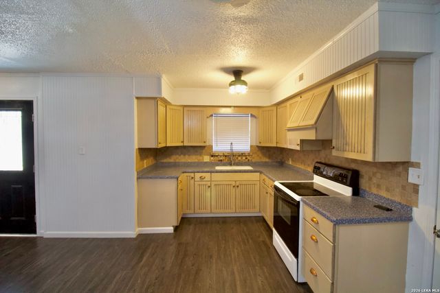 1203 Yosemite, Beeville, TX 78102