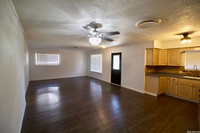 1203 Yosemite, Beeville, TX 78102