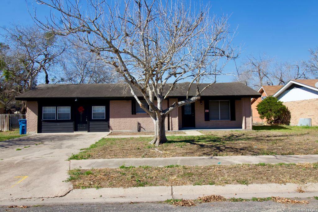 1203 Yosemite, Beeville, TX 78102