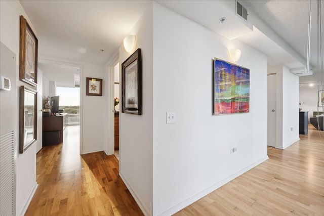 9715 Woods Drive 1110, Skokie, IL 60076