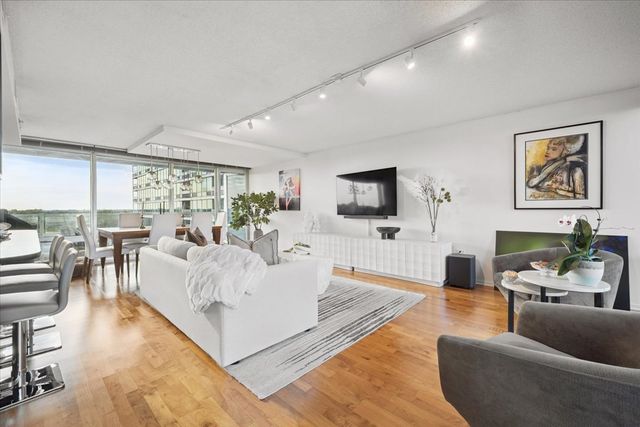 9715 Woods Drive 1110, Skokie, IL 60076