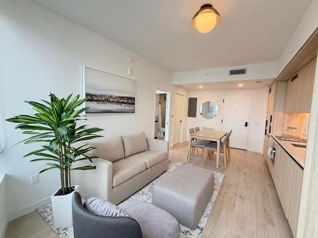 225 N Miami Avenue 3502, Miami, FL 33128