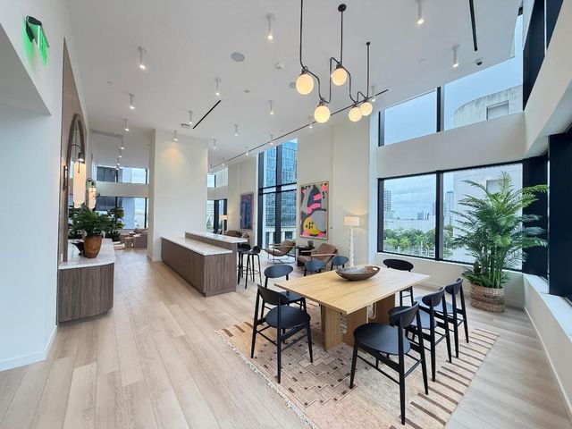 225 N Miami Avenue 3502, Miami, FL 33128