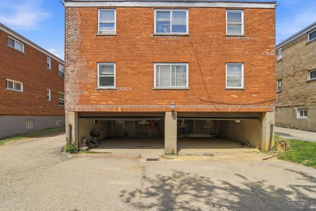 2525 Flanigan Court, Cincinnati, OH 45239