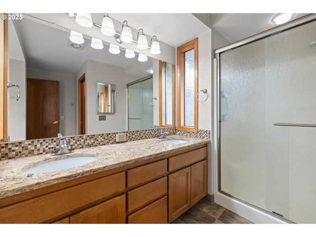 15609 Ne SUMMERPLACE Dr, Portland, OR 97230