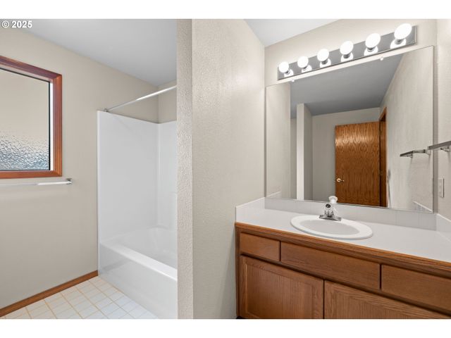 15609 Ne SUMMERPLACE Dr, Portland, OR 97230