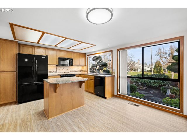 15609 Ne SUMMERPLACE Dr, Portland, OR 97230