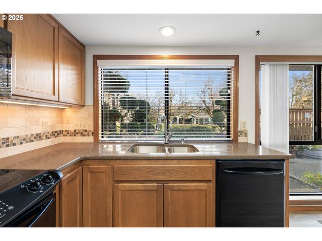 15609 Ne SUMMERPLACE Dr, Portland, OR 97230