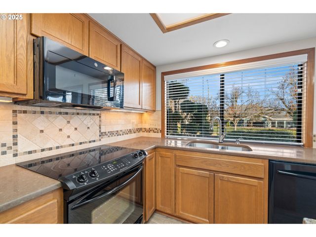 15609 Ne SUMMERPLACE Dr, Portland, OR 97230