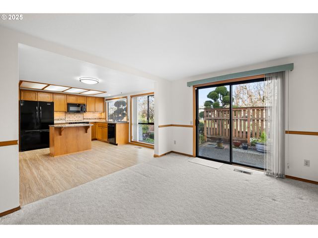 15609 Ne SUMMERPLACE Dr, Portland, OR 97230