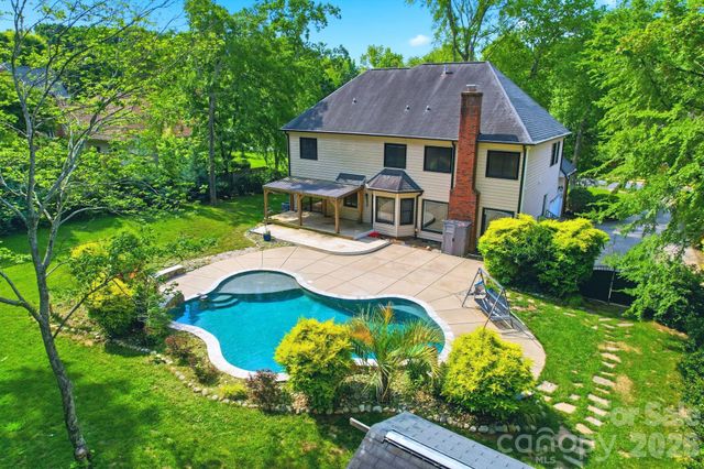 6821 Hollow Oak Drive, Charlotte, NC 28227