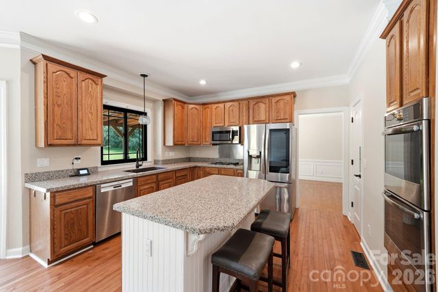 6821 Hollow Oak Drive, Charlotte, NC 28227