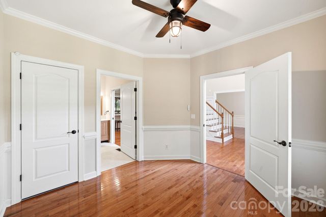 6821 Hollow Oak Drive, Charlotte, NC 28227