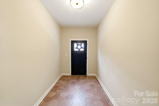 6821 Hollow Oak Drive, Charlotte, NC 28227
