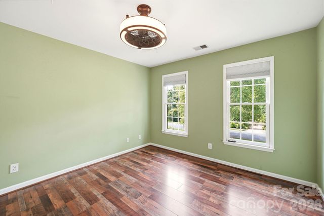 6821 Hollow Oak Drive, Charlotte, NC 28227
