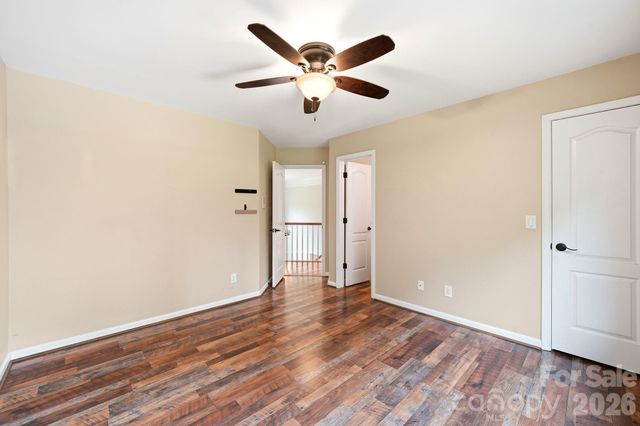 6821 Hollow Oak Drive, Charlotte, NC 28227