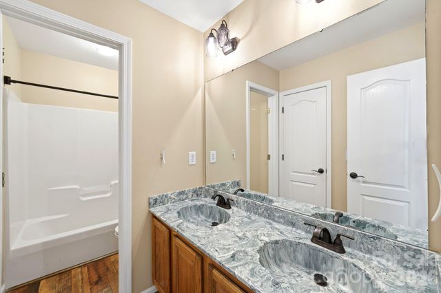 6821 Hollow Oak Drive, Charlotte, NC 28227