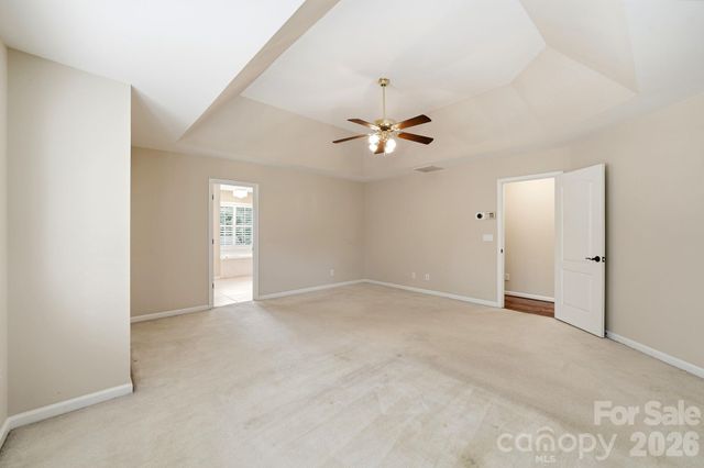 6821 Hollow Oak Drive, Charlotte, NC 28227