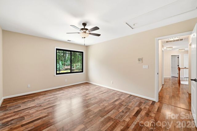 6821 Hollow Oak Drive, Charlotte, NC 28227