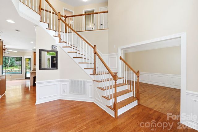 6821 Hollow Oak Drive, Charlotte, NC 28227