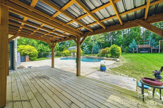 6821 Hollow Oak Drive, Charlotte, NC 28227