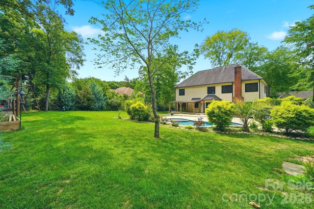 6821 Hollow Oak Drive, Charlotte, NC 28227