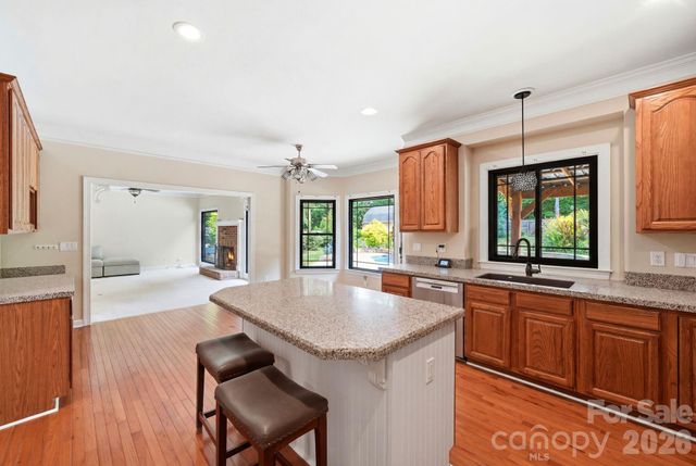 6821 Hollow Oak Drive, Charlotte, NC 28227
