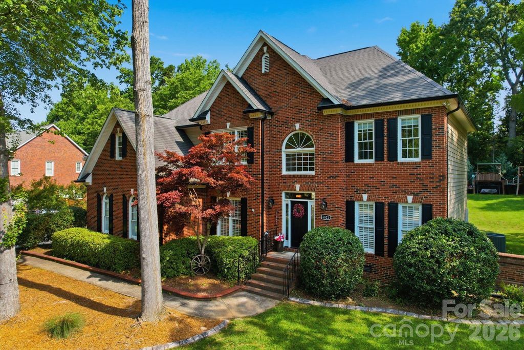 6821 Hollow Oak Drive, Charlotte, NC 28227