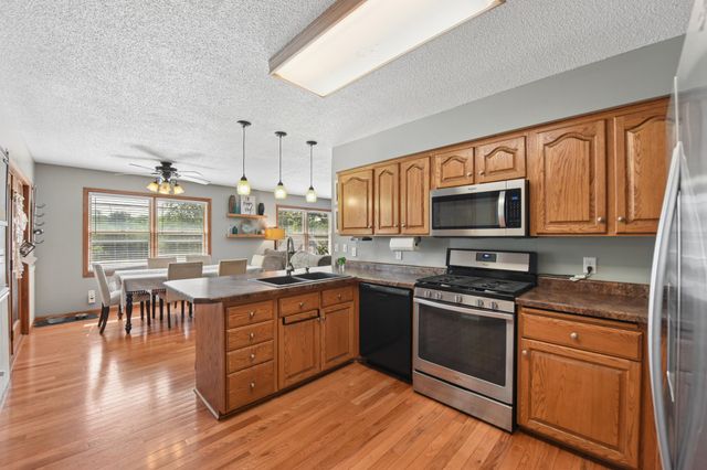 908 Martys Way, Osceola, WI 54020