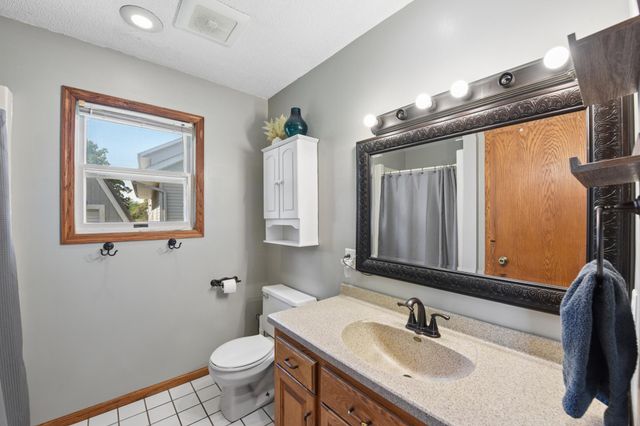 908 Martys Way, Osceola, WI 54020