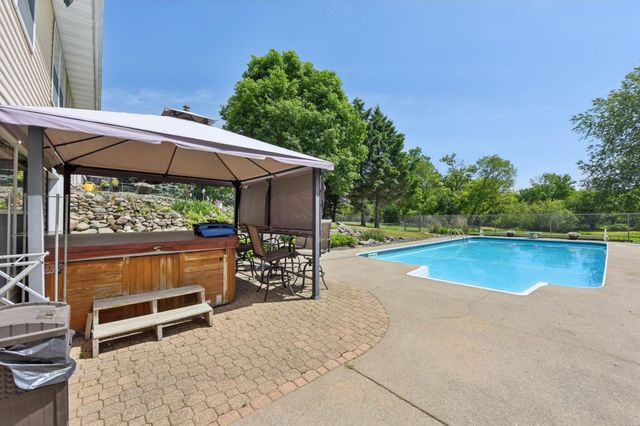 908 Martys Way, Osceola, WI 54020
