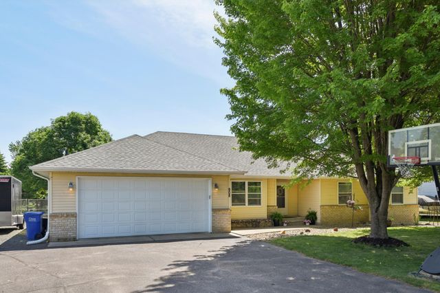 908 Martys Way, Osceola, WI 54020