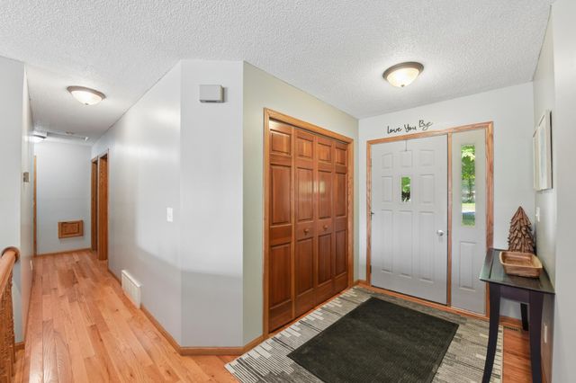 908 Martys Way, Osceola, WI 54020