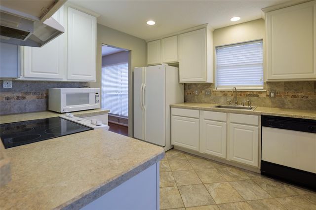 9844 Oriole, Conroe, TX 77385