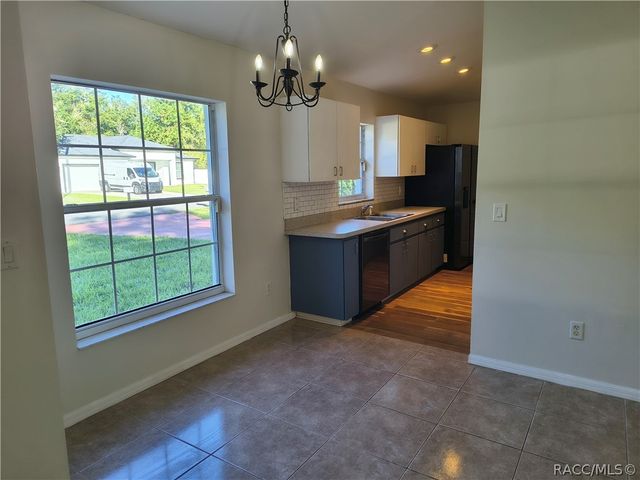 7999 N Merrimac Way, Citrus Springs, FL 34434