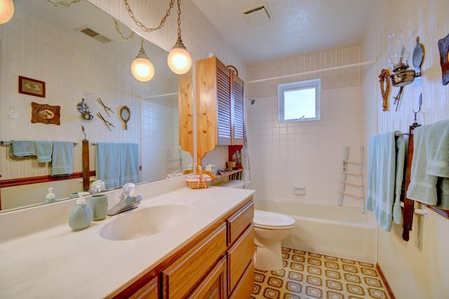 1195 Comanche Court SE, Rio Rancho, NM 87124
