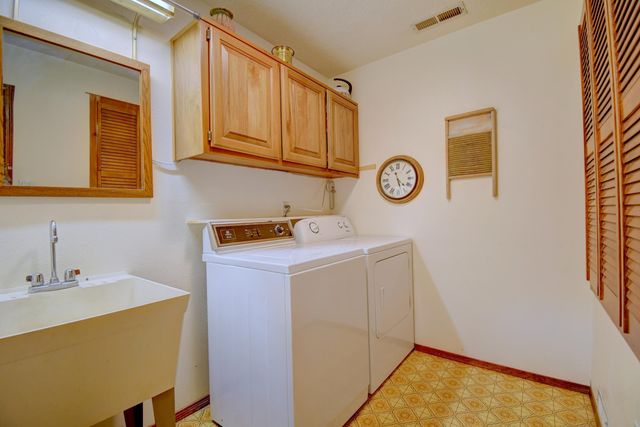 1195 Comanche Court SE, Rio Rancho, NM 87124