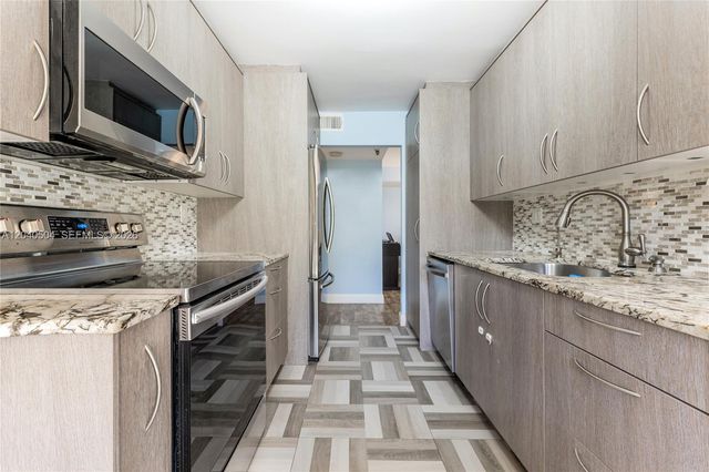 290 174th St 318, Sunny Isles Beach, FL 33160