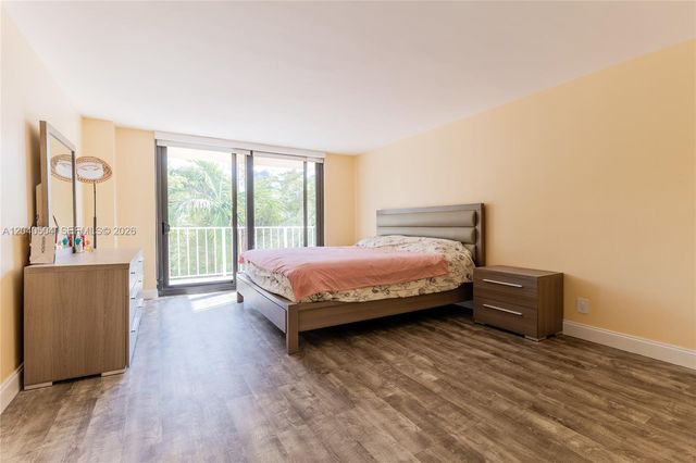 290 174th St 318, Sunny Isles Beach, FL 33160