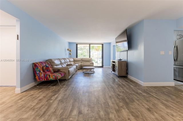 290 174th St 318, Sunny Isles Beach, FL 33160