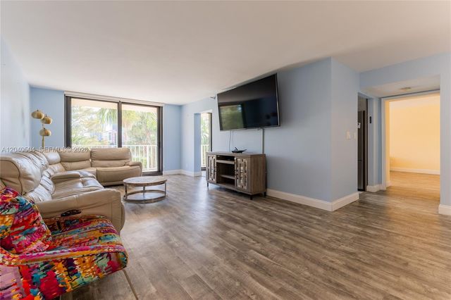 290 174th St 318, Sunny Isles Beach, FL 33160