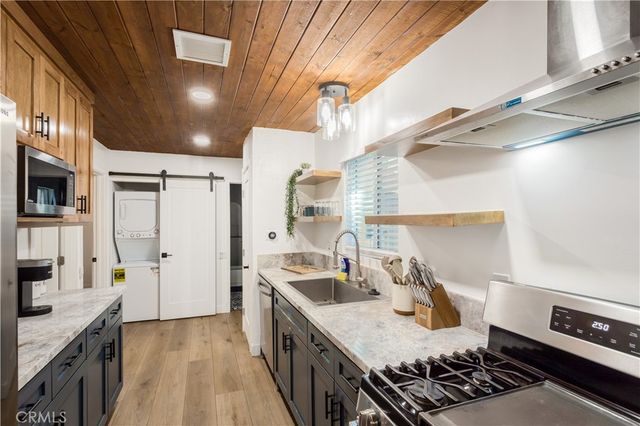 906 W Aeroplane, Big Bear City, CA 92314