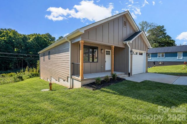 308 N Caldwell Avenue, Newton, NC 28658