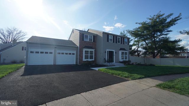 215 DURHAM CT, Fairless Hills, PA 19030