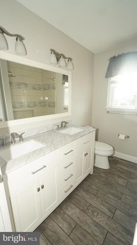 215 DURHAM CT, Fairless Hills, PA 19030