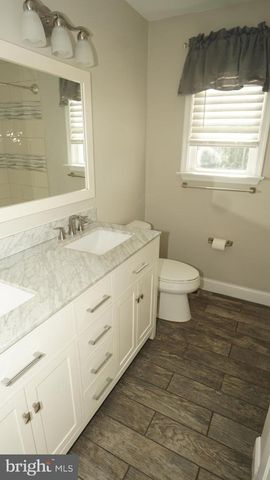 215 DURHAM CT, Fairless Hills, PA 19030