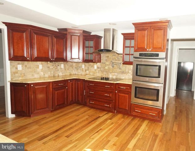 215 DURHAM CT, Fairless Hills, PA 19030