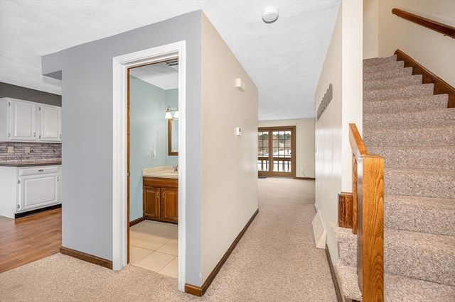 72 Apache Way 72, Tewksbury, MA 01876